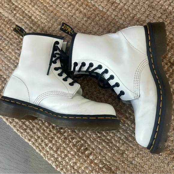 Doc Martens 1460 SMOOTH LEATHER LACE UP BOOTS - Picture 4 of 13